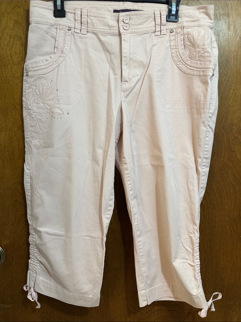 Gloria Vanderbilt Pale Pink Embroidered Cropped Pants